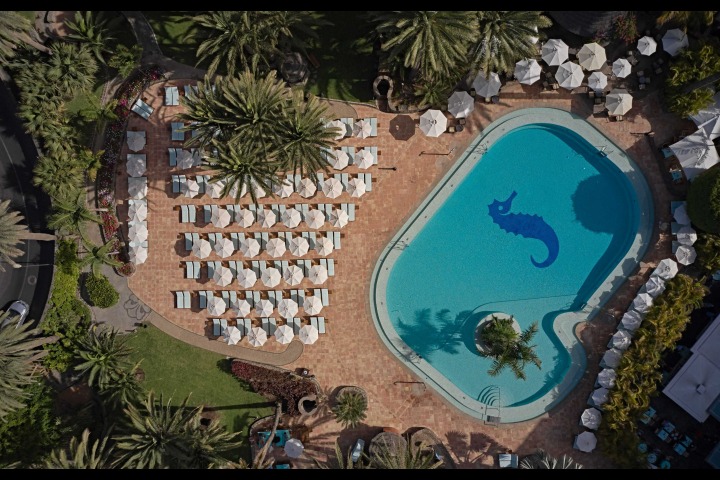 Our luxury hotel in Gran Canaria offers a huge freshwater pool and terrace open all year round