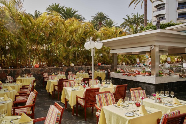 Main restaurant Palm Beach with Live Cooking Station