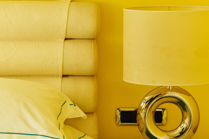 lamp yellow room